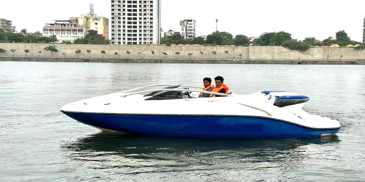 Two man shit on Speed Boat